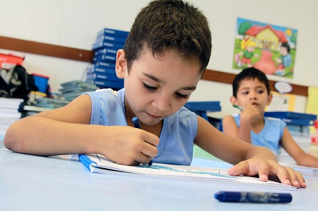 estudante em sala de aula